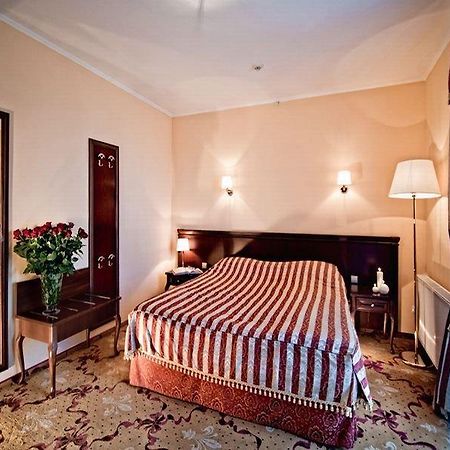Royal Medical Cezar Hotel Truskavets Bagian luar foto