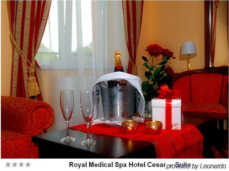 Royal Medical Cezar Hotel Truskavets Bagian luar foto