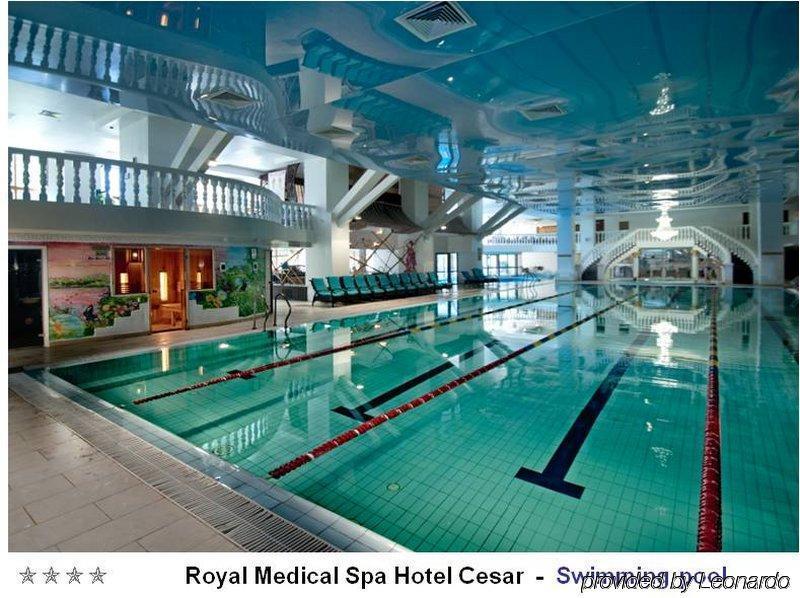 Royal Medical Cezar Hotel Truskavets Bagian luar foto
