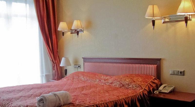 Royal Medical Cezar Hotel Truskavets Bagian luar foto