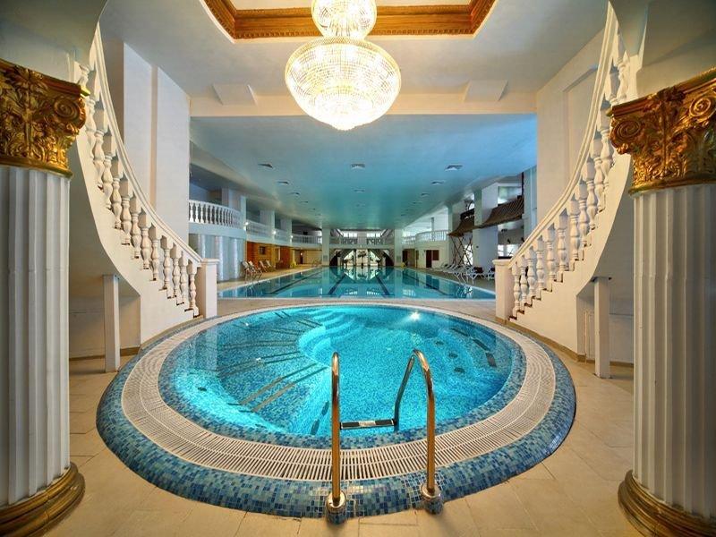 Royal Medical Cezar Hotel Truskavets Bagian luar foto