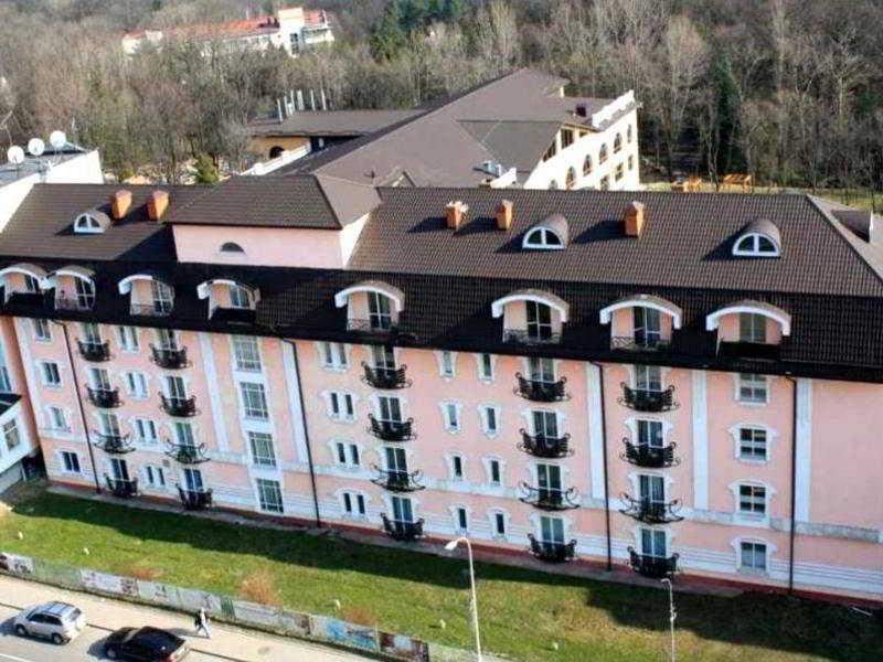 Royal Medical Cezar Hotel Truskavets Bagian luar foto